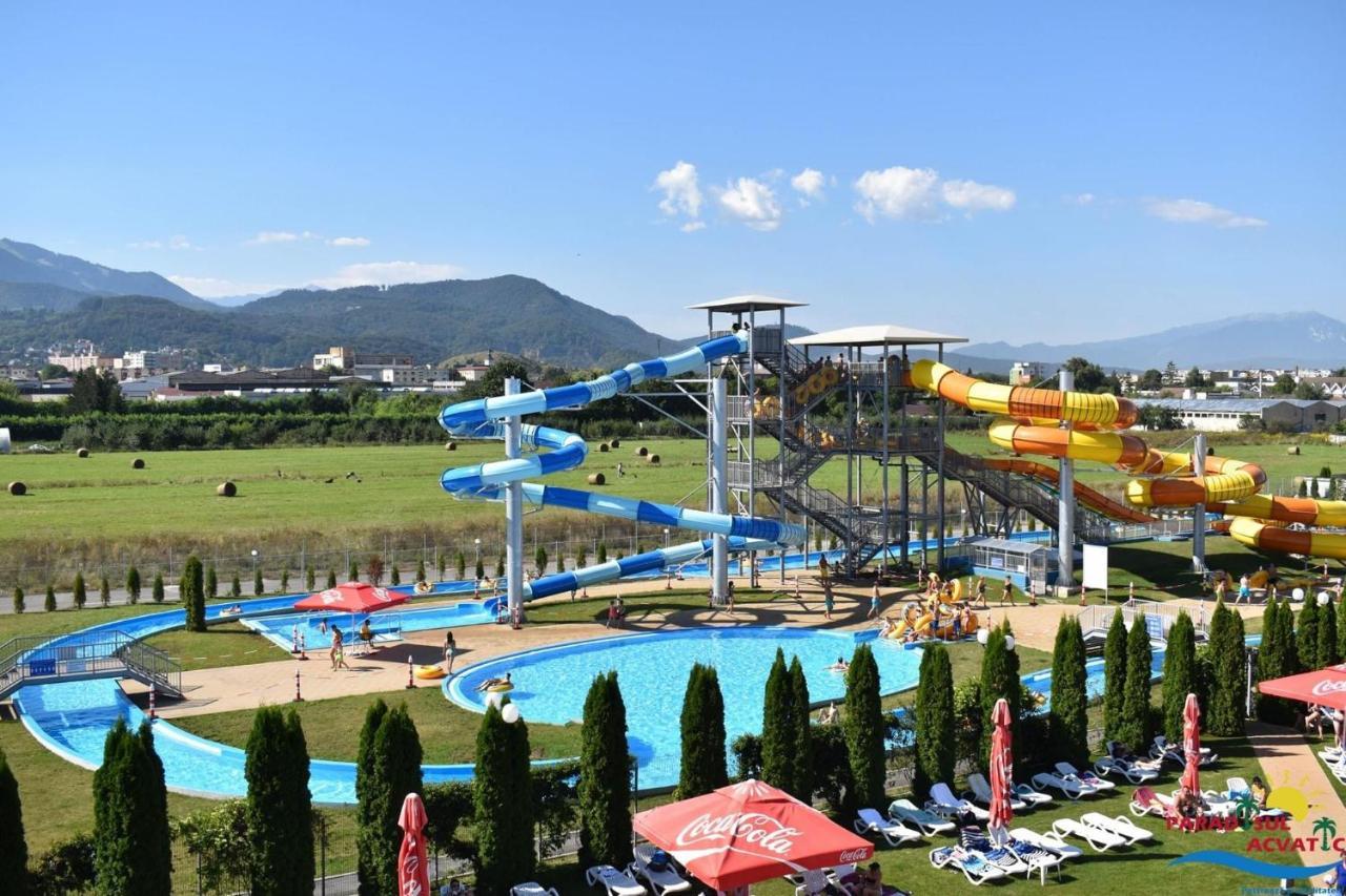 Hotel Alinalex - Paradisul Acvatic Braşov Exteriör bild